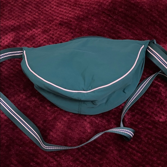 Uniqlo Dark Green Crossbody Bag - Picture 11 of 11